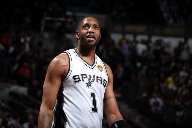 吹杨12+15老鹰4连胜送鹈鹕9连败 绿军大胜热火