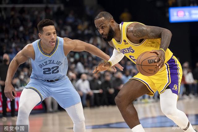 布朗37+7+6陈盈骏23分 广州大胜新疆总分1比2